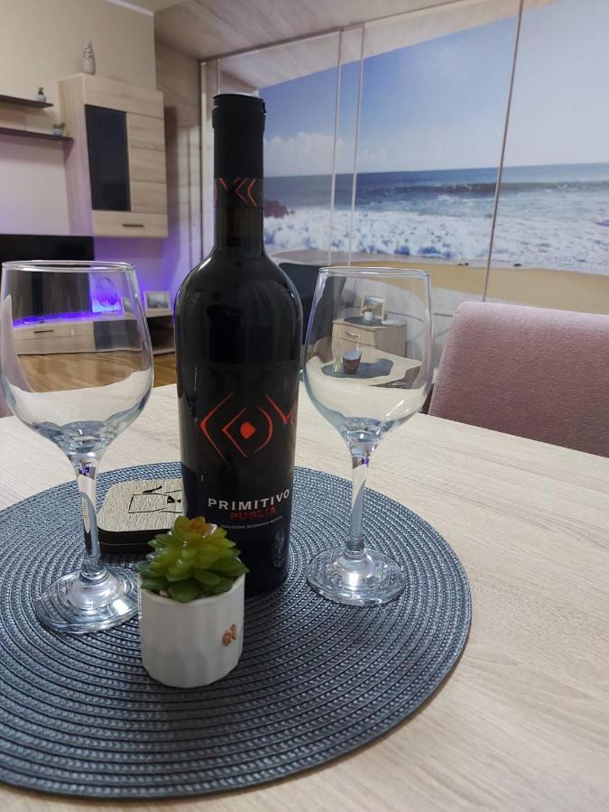 Apartman Espresso Sa Parkingom Sremska Mitrovica Exterior foto