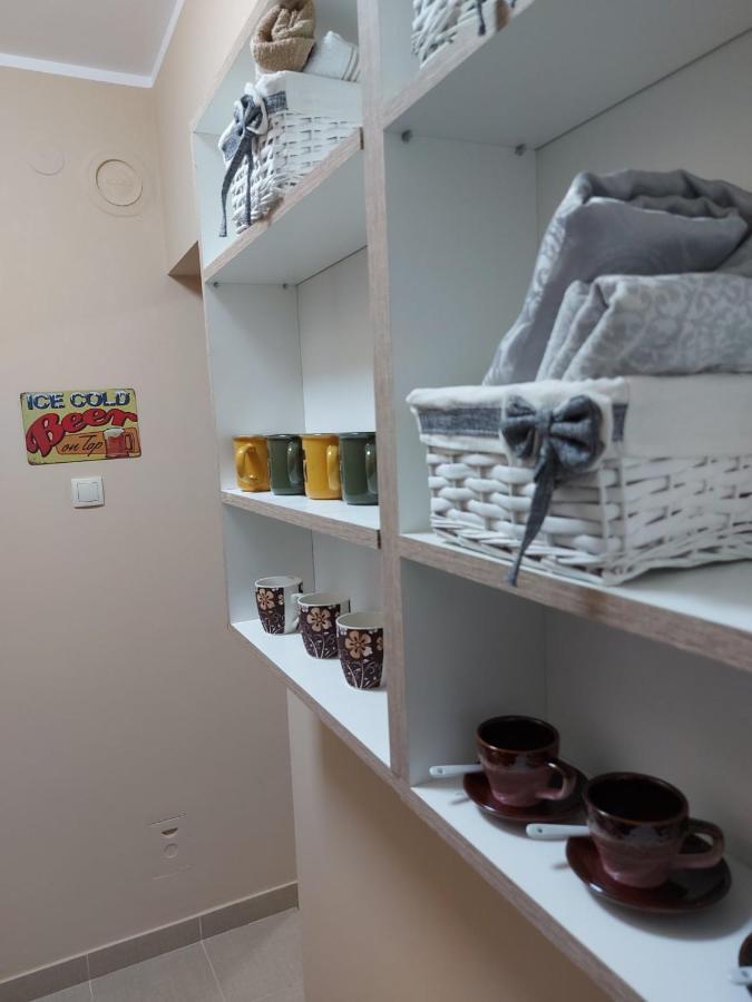 Apartman Espresso Sa Parkingom Sremska Mitrovica Exterior foto