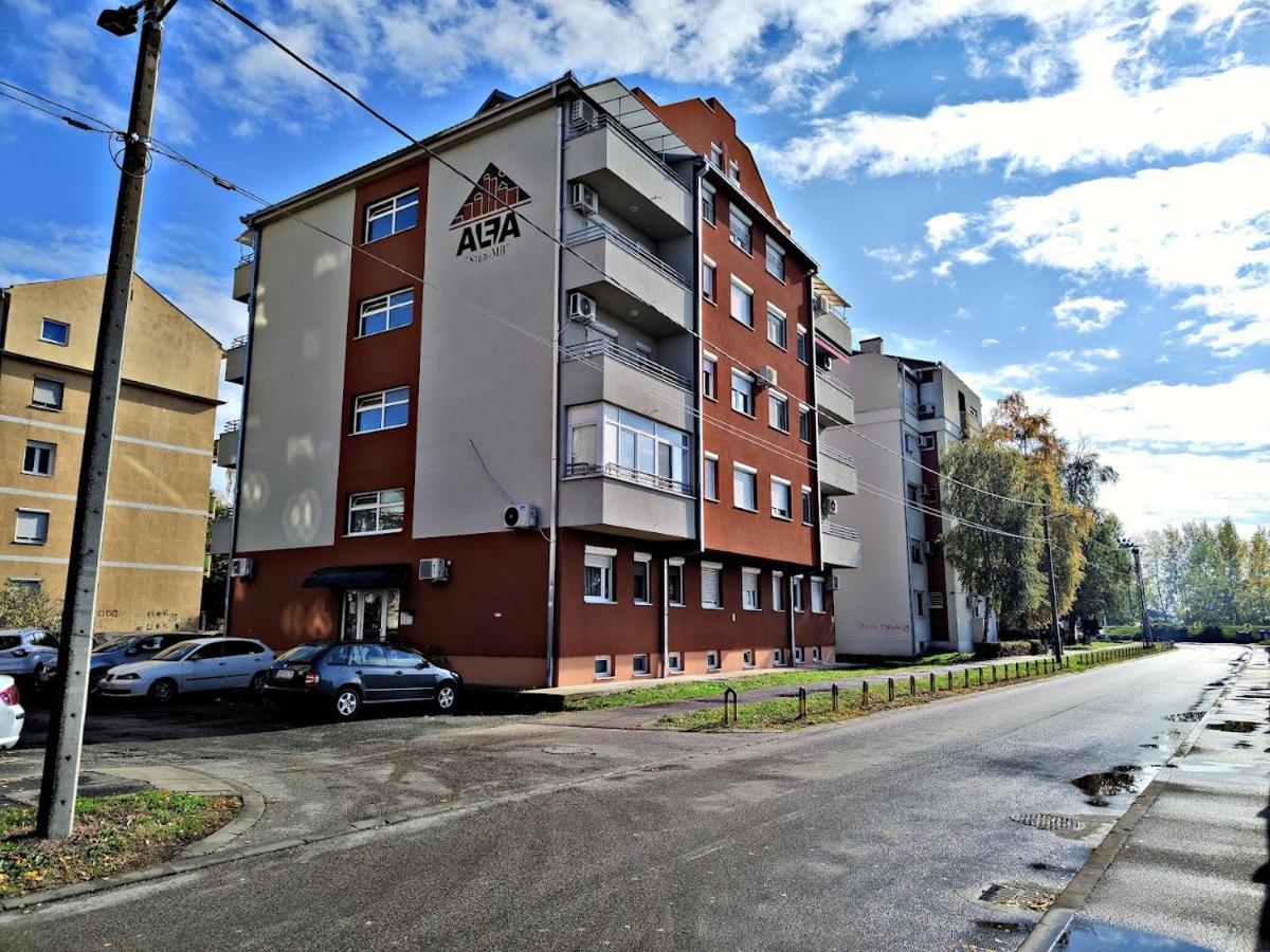 Apartman Espresso Sa Parkingom Sremska Mitrovica Exterior foto