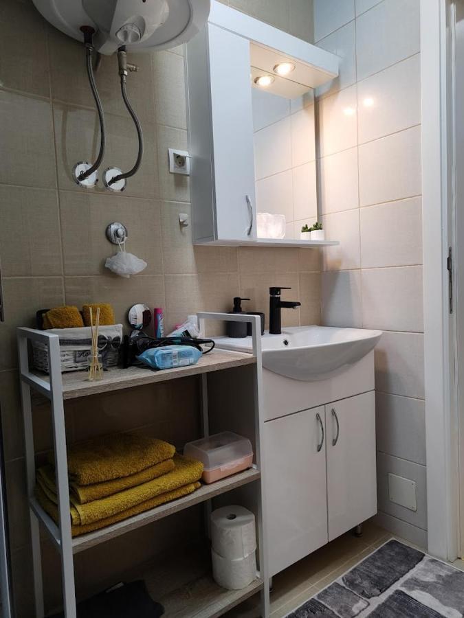 Apartman Espresso Sa Parkingom Sremska Mitrovica Exterior foto
